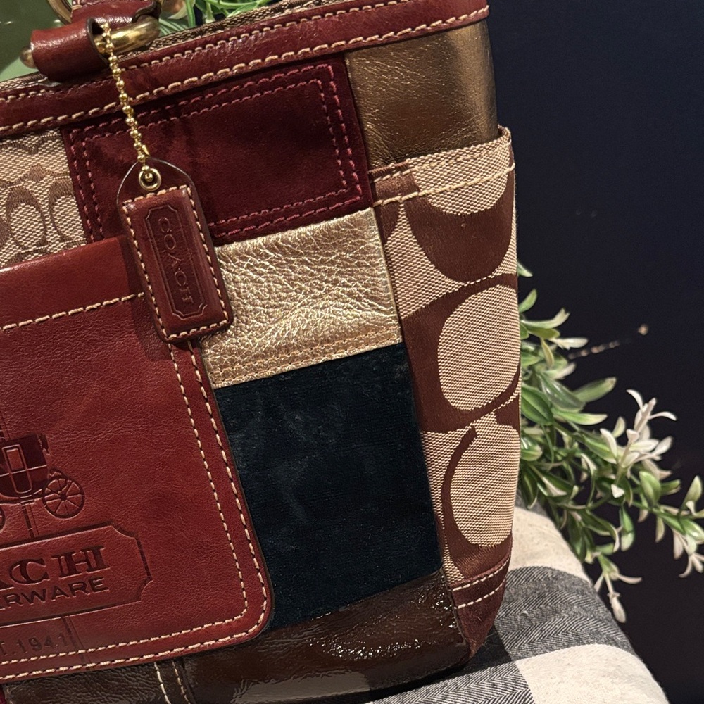 Coach Vintage Holiday Patchwork Gallery Tote - Picture 4 of 14